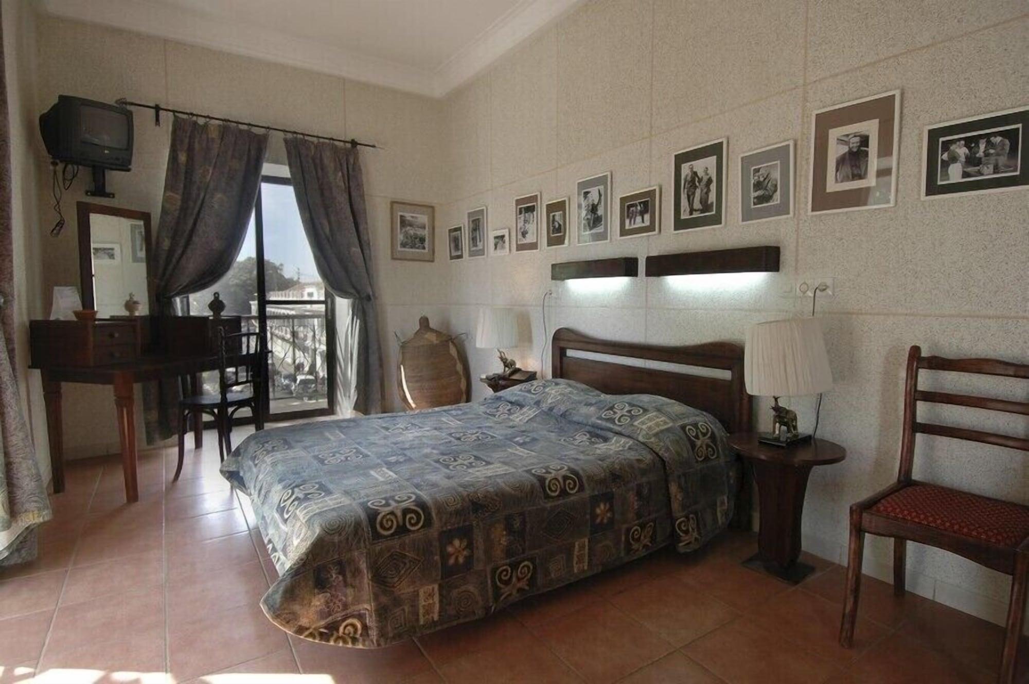 Hotel De La Poste Saint-Louis Luaran gambar