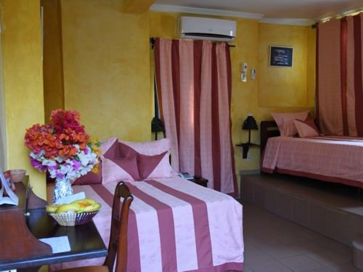 Hotel De La Poste Saint-Louis Luaran gambar